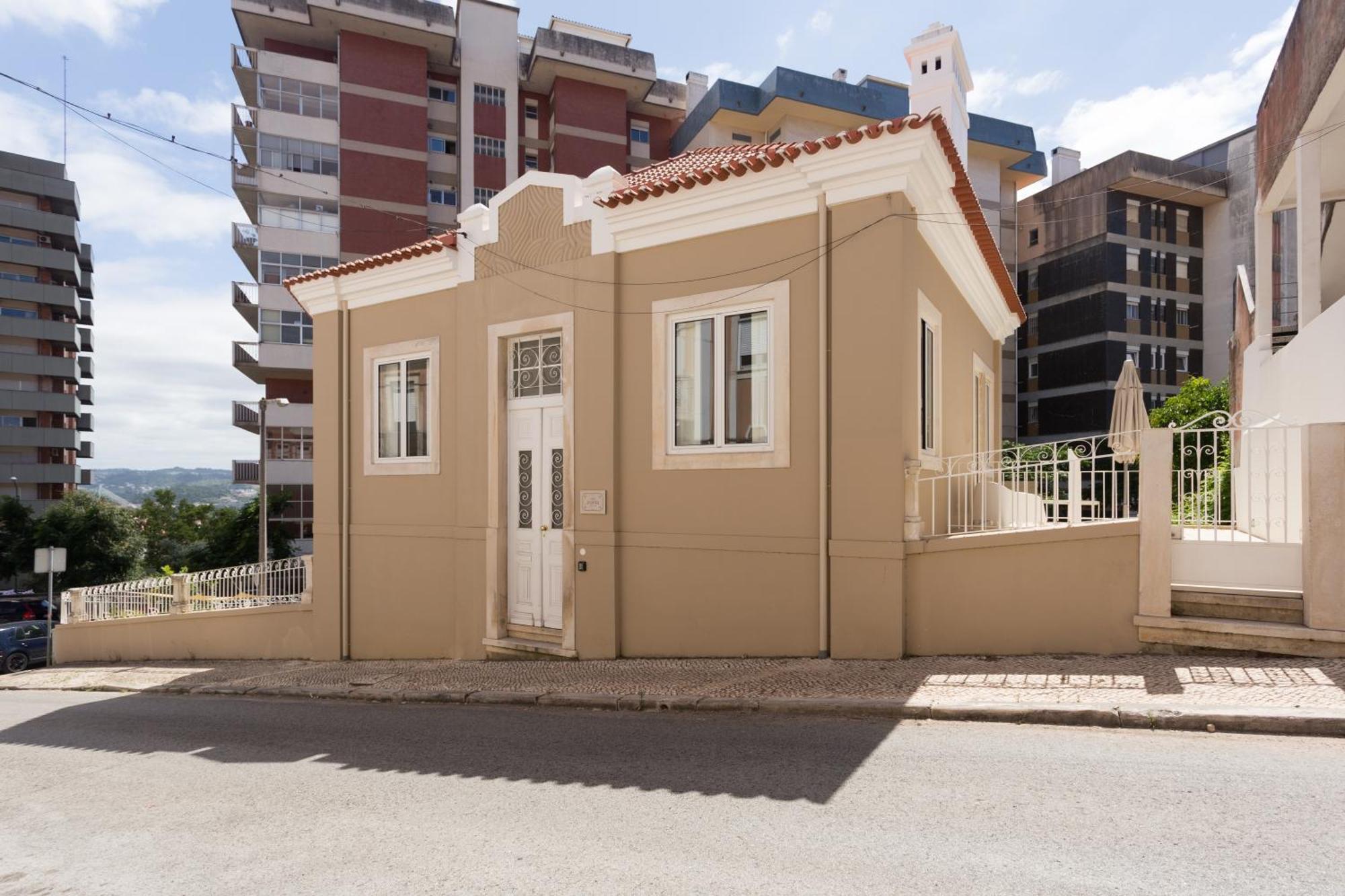 קוימברה Vila Julieta Guesthouse מראה חיצוני תמונה